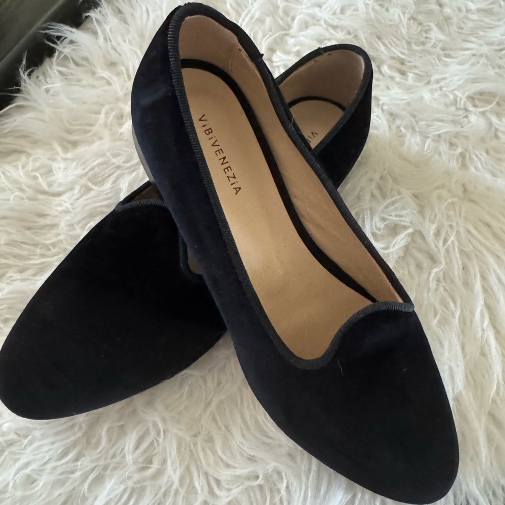 Venezia Women's Black Flats